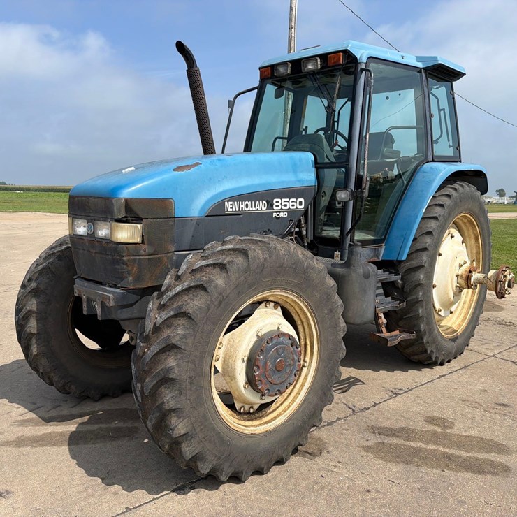 NEW HOLLAND 8560