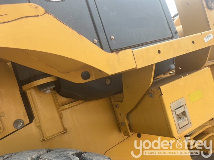 2014-deere-624k-image-26