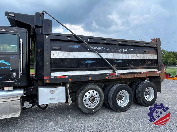 2008-peterbilt-365-image-21