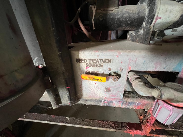 usc-800-seed-treater-with-guardrails-and-screen-image-14