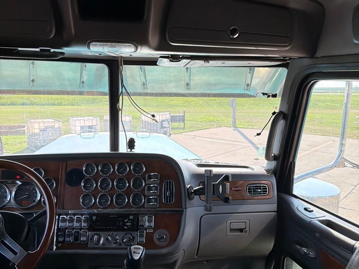 2007-peterbilt-379-image-50