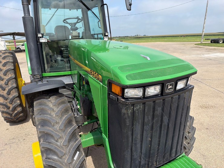 john-deere-8200-image-30