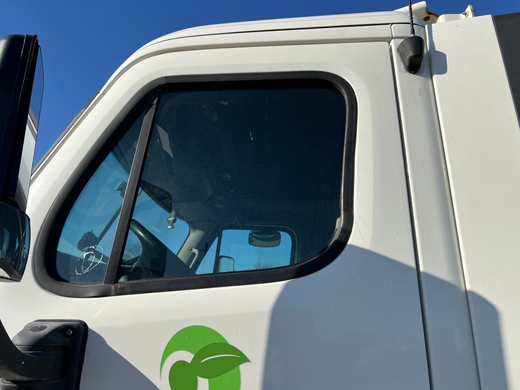freightliner-cascadia-image-10