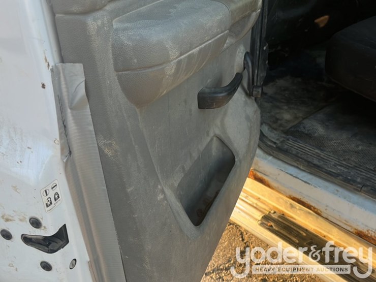 2010-chevrolet-silverado-2500-image-21
