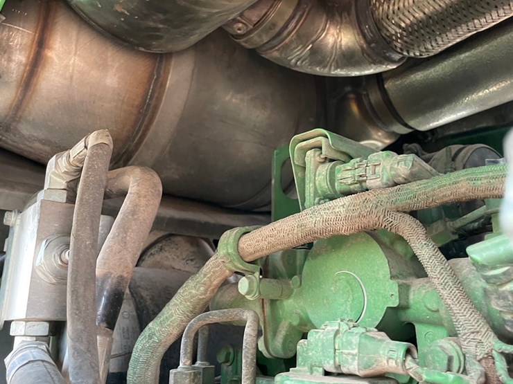 2015-deere-648l-image-44