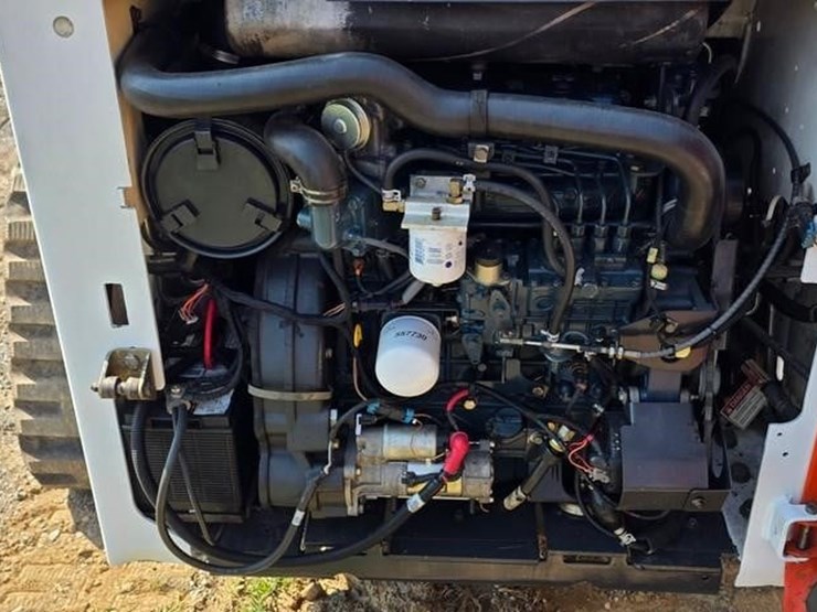 2010-bobcat-t300-image-39