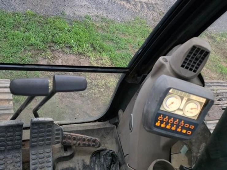 2011-deere-240d-lc-image-87