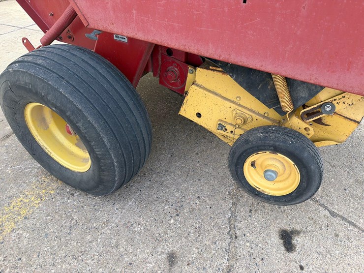 new-holland-660-image-27