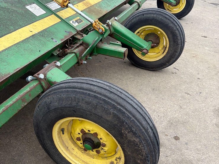 john-deere-220-image-5