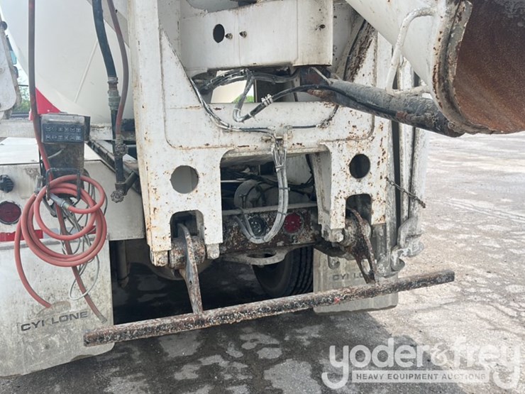 2018-freightliner-114sd-image-37