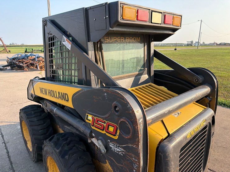 new-holland-l150-image-16