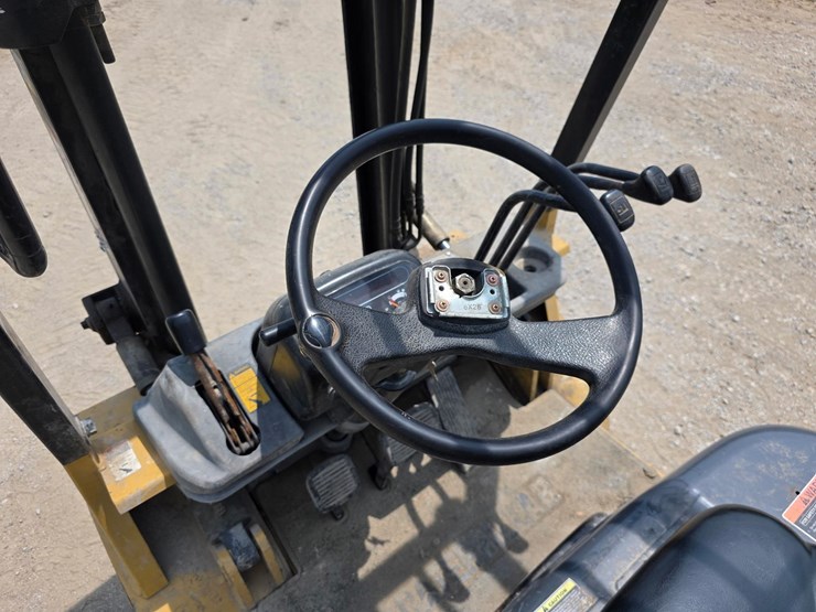 caterpillar-fork-lift-image-14