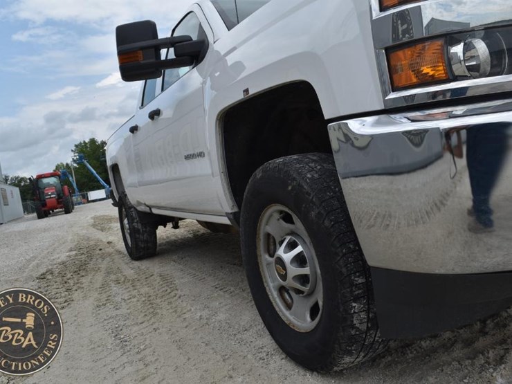 2018-chevrolet-silverado-2500hd-image-11