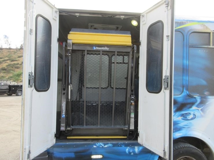 2016-ford-e450-image-13