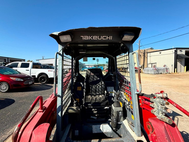 2019-takeuchi-tl8-image-13