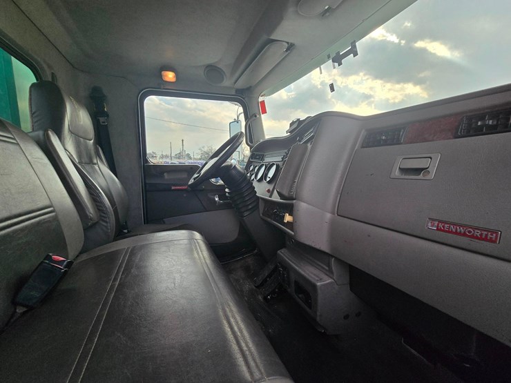 2010-kenworth-t370-image-43