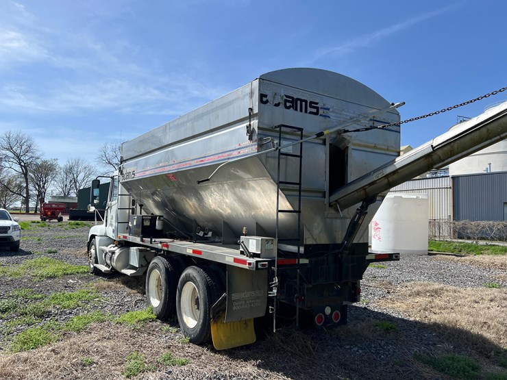 freightliner-cst120-image-5
