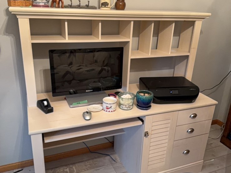 large-office-desk,-nice-shape,-modern-color-image-3