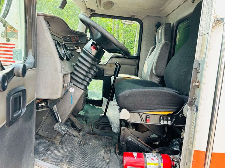2005-kenworth-t300-image-59