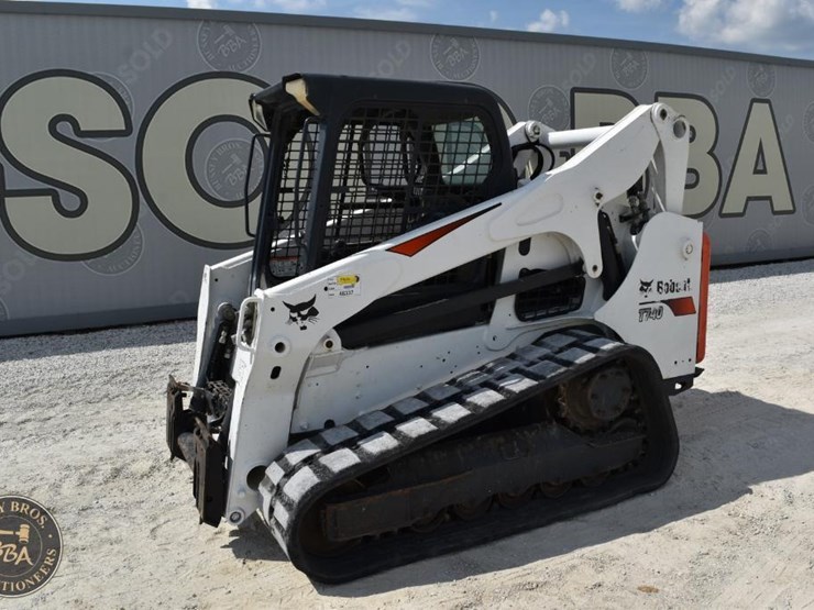 2016-bobcat-t740-image-51