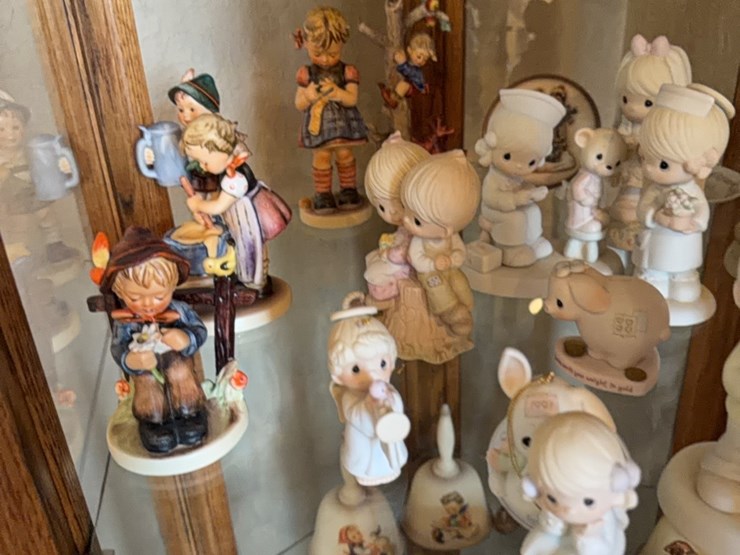 precious-moments-set,-also-more-goebel-pieces,-west-germany.-winning-bidder-takes-all-(19-total)-image-1