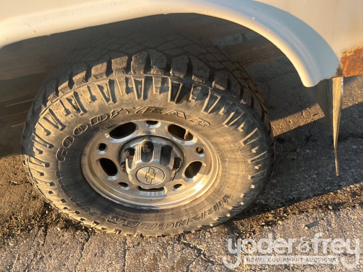 2010-chevrolet-silverado-2500-image-12