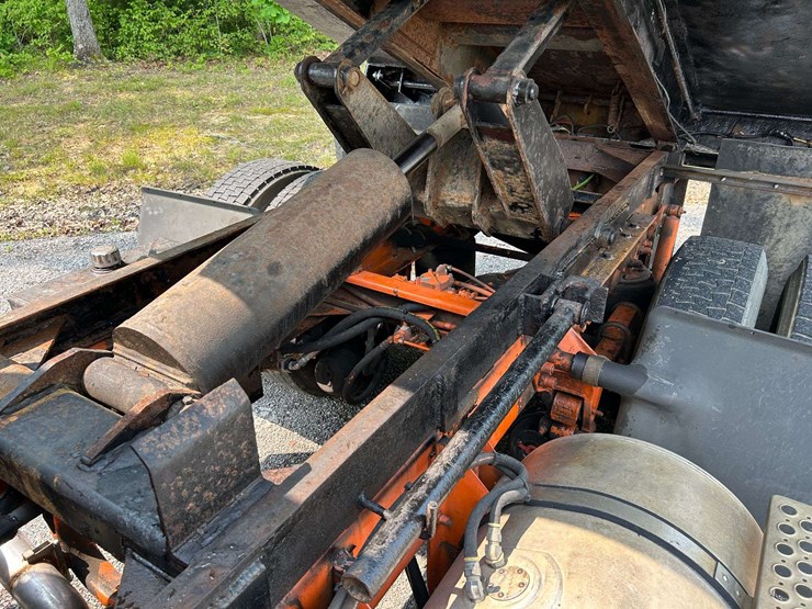 2005-kenworth-t300-image-83