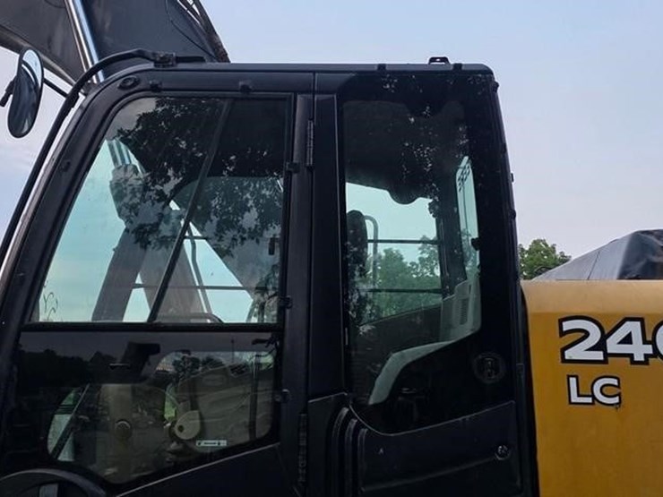 2011-deere-240d-lc-image-41