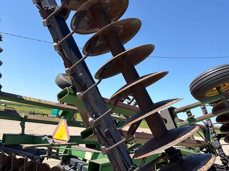 john-deere-630-image-32
