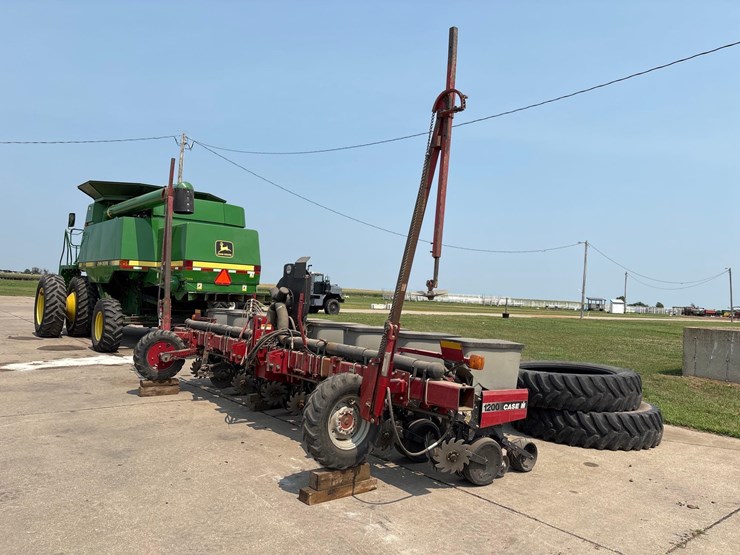 case-ih-1200-image-1