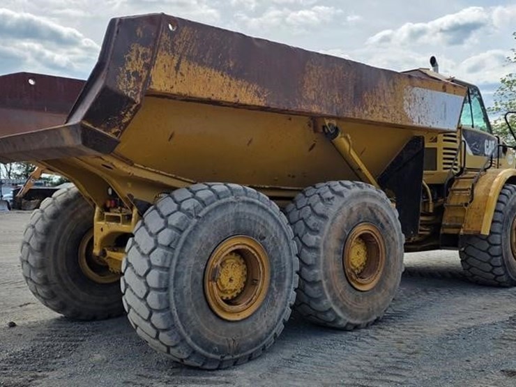 2011-caterpillar-740-image-3