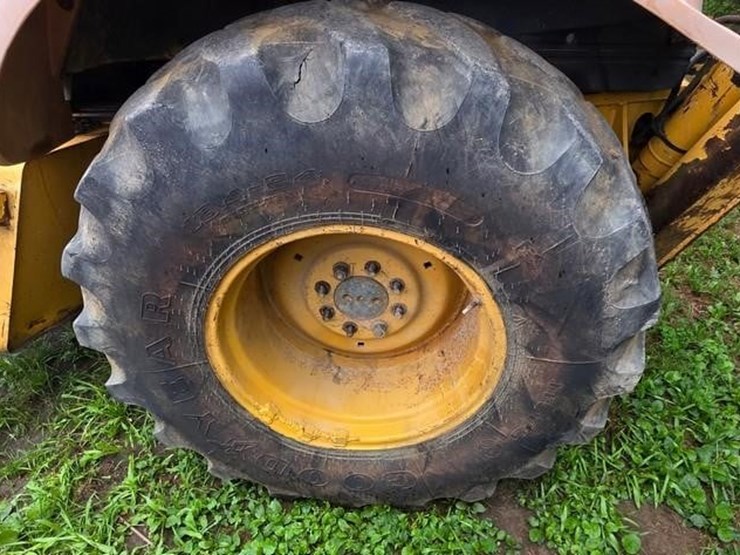 new-holland-555e-image-21