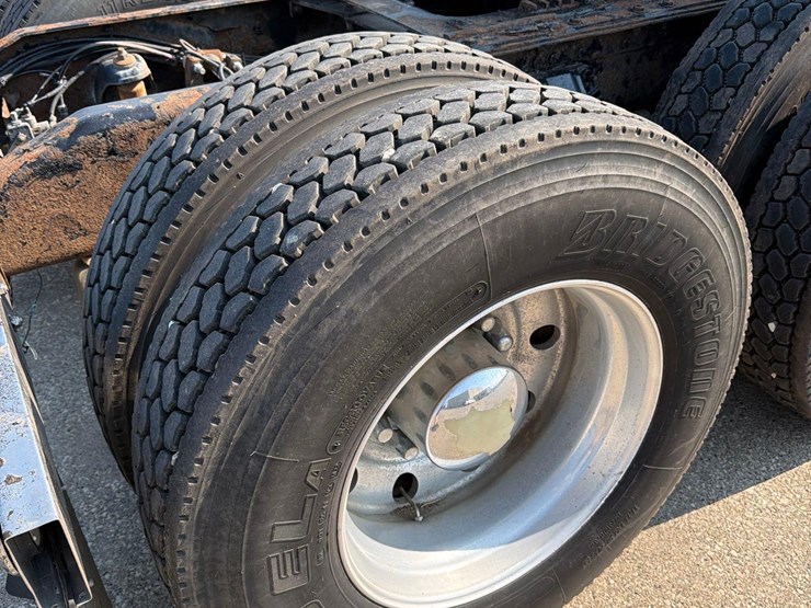 2007-peterbilt-379-image-30