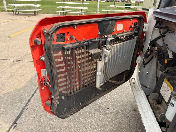 2021-bobcat-t76-image-28
