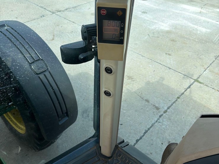 john-deere-8200-image-54