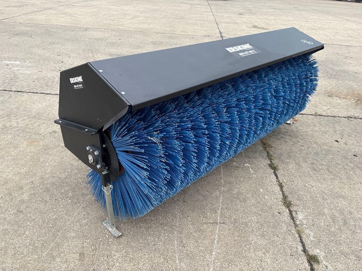 eskine-7ft-hydraulic-skidloader-broom-image-2