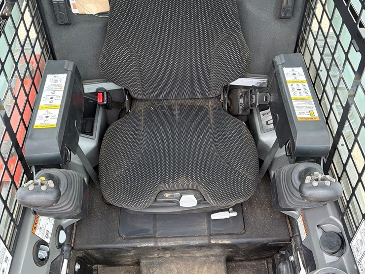 2022-bobcat-s770-image-42