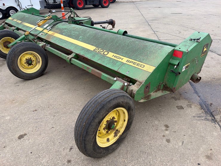 john-deere-220-image-8