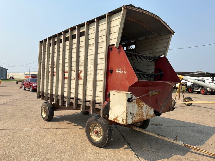 rex-14ft-front-unload-silage-wagon-image-1