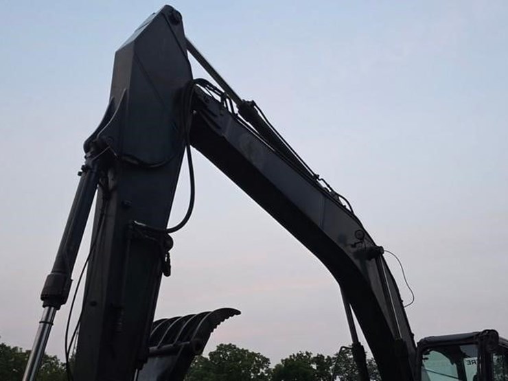 2011-deere-240d-lc-image-66