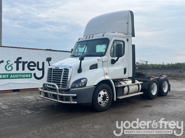 2018-freightliner-cascadia-113-image-2