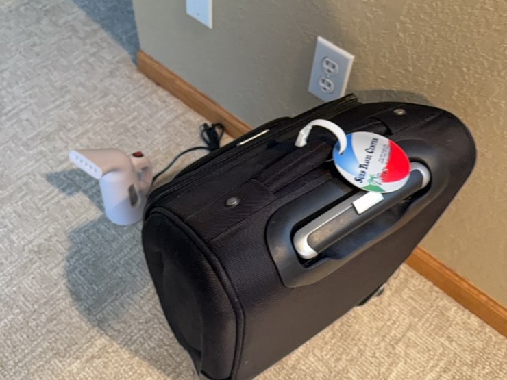 wrinkle-remover-and-like-new-travelon-pull-type-suitcase-image-12