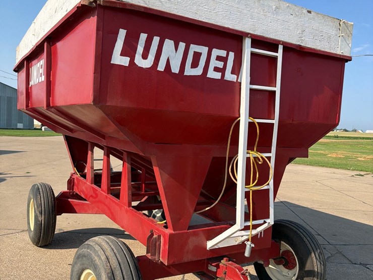 lundell-250-bushel-gravity-wagon-image-7