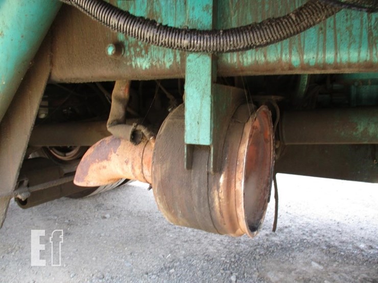 2009-peterbilt-320-image-25