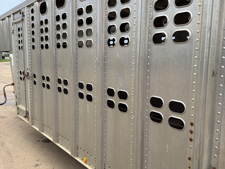 1991-wilson-livestock-trailer-image-10