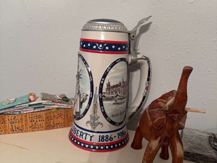 beer-stein-and-other-decorations-image-5