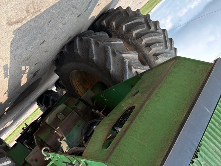 john-deere-8560-image-18