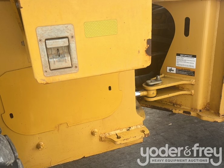 2014-deere-624k-image-27
