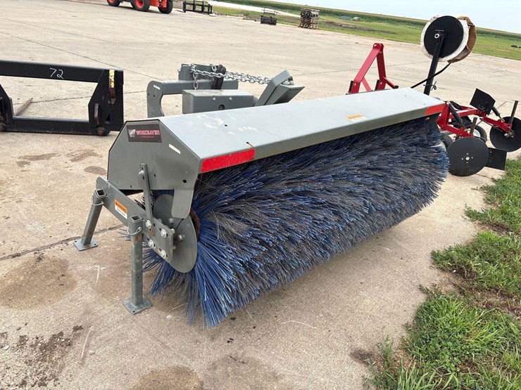 worksaver-6ft-3pt-hydraulic-broom-image-1