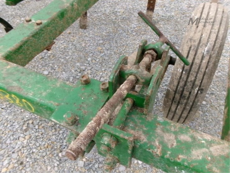 john-deere-100-image-9